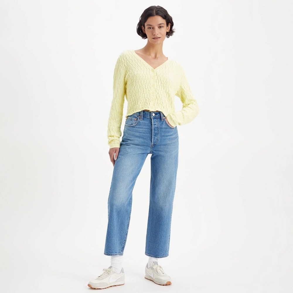 Levi’s High Rise Ribcage Straight Ankle Jean in Medium Wash Women’s Size 27​